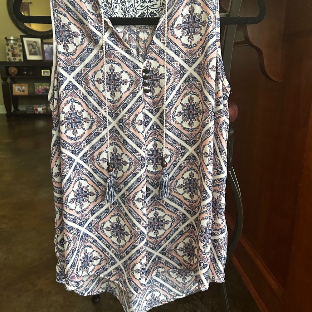 Rewind Black and White Graphic Sleeveless Polo Tank